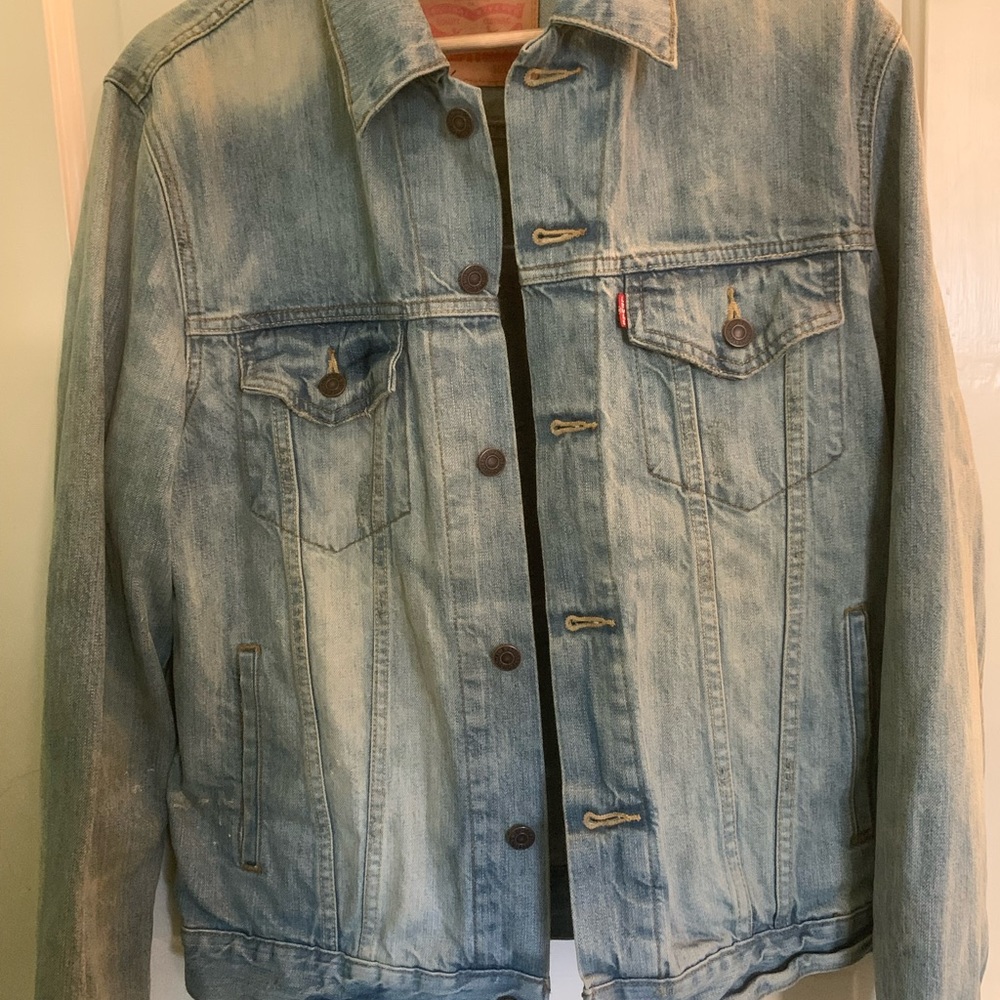 Men’s Medium Levi’s jean jacket